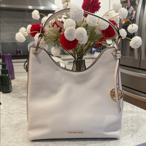 Michael Kors Joan Large Slouchy Leather Shoulder Bag in light cream - Picture 2 of 12